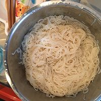 香辣鸡丝凉面+#丘比沙拉汁#的做法图解4