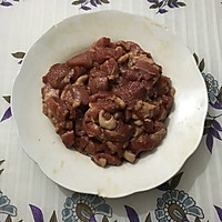 孜然羊肉的做法图解1