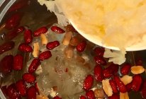 广东人最爱：红枣桂圆雪耳鸡蛋糖水的做法