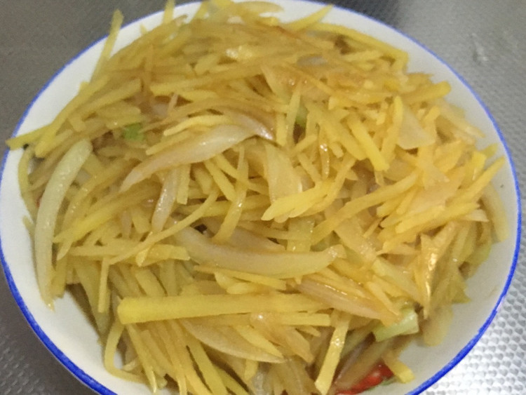 土豆炒洋葱的做法