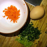 鸡蛋青菜萝卜粥的做法图解1