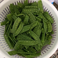 扁豆炒酸菜的做法图解1