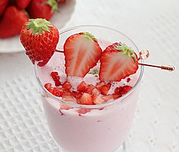 #助力高考营养餐# 冰冰凉的草莓奶昔，夏日必备饮品！的做法