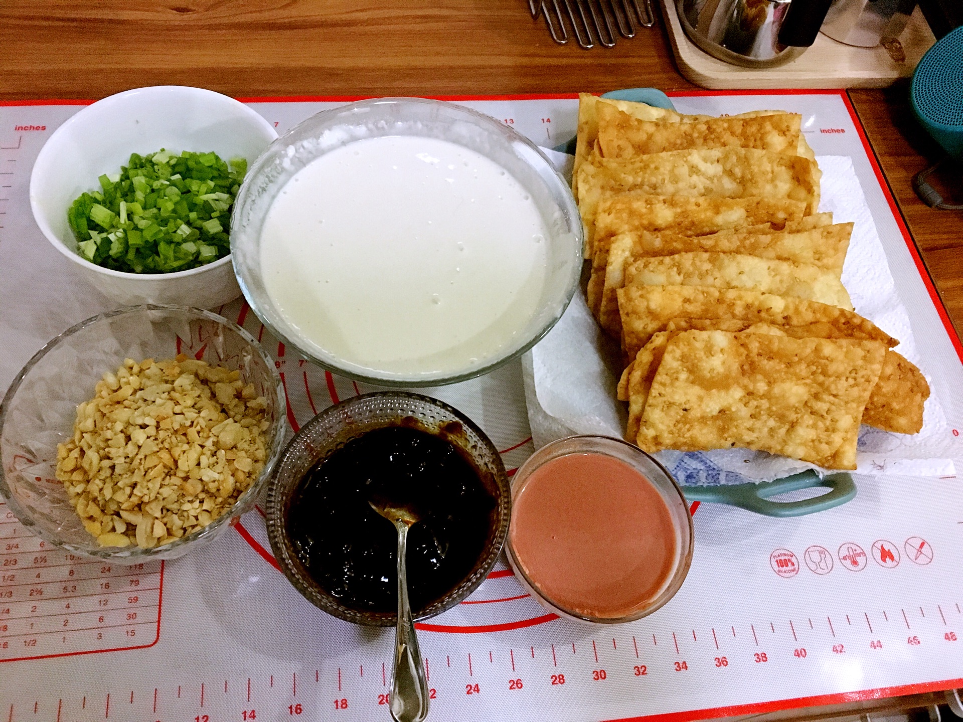 想吃韩剧里的泡菜煎饼？简单几步教你做出美味的全素韩式泡菜煎饼_面糊