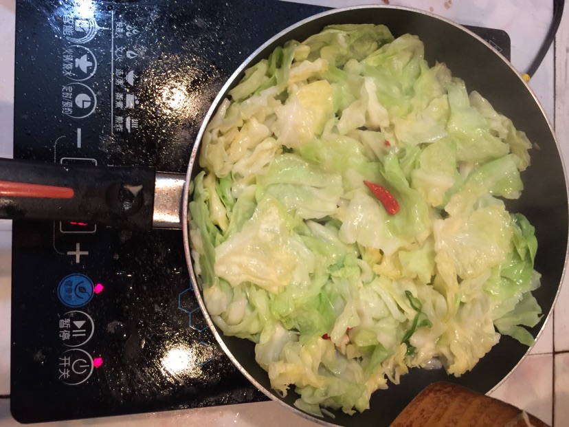 酸辣圆白菜的做法图解3
