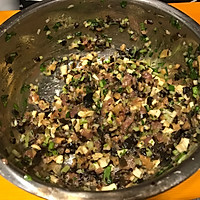 香菇黑木耳芹菜猪肉饺的做法图解3