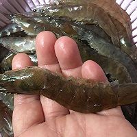 路飞酱的椒盐虾的做法图解1