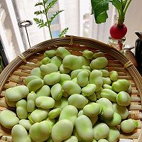 蒜香蚕豆的做法图解1