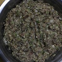 老李私房菜-香菇芹菜肉包的做法图解2