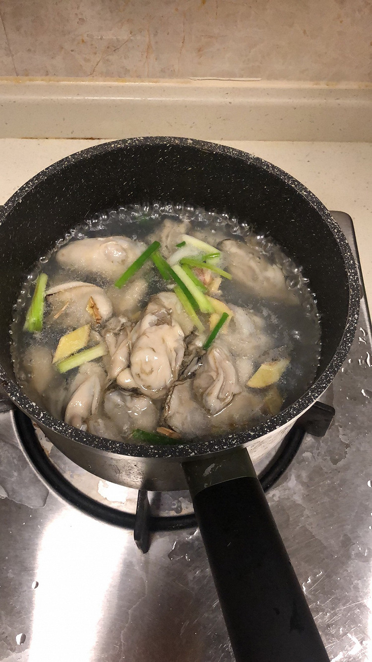 鲜鲜鲜生蚝汤的做法