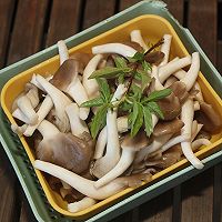 罗勒煎秀珍菇，每一口都是植物的香味的做法图解1