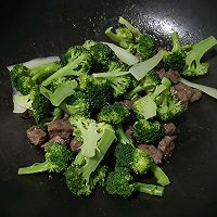 #吃出健康，解决假胖#西兰花炒牛肉的做法图解6