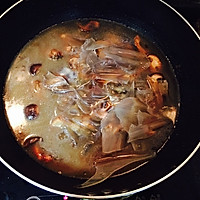 香菇粉皮炖鸡腿的做法图解9