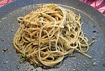 品春之香椿青酱意面的做法