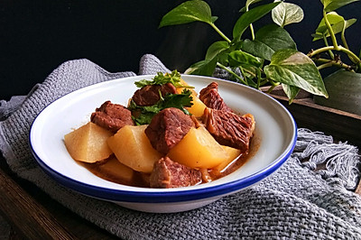 红烧牛肉炖土豆