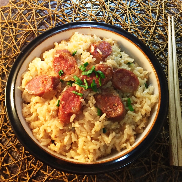 土豆腊肠焖饭的做法