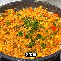 #巨下饭的家常菜#蟹黄老干妈炒饭，米饭花样吃法的做法图解8