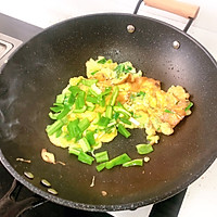 超简单超美味～蒜苗炒鸡蛋的做法图解3