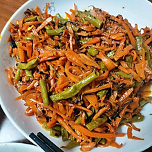 胡萝卜炒酸豆角