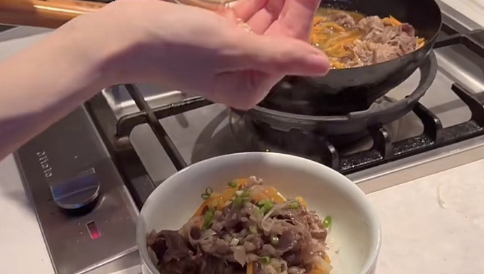 牛肉盖饭