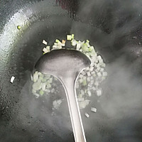 贻贝炒菠菜的做法图解2