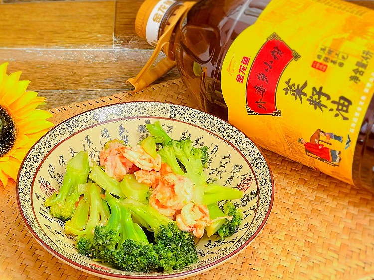 西兰花炒虾仁的做法