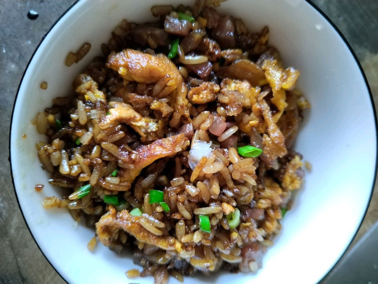 东古酱油炒饭的做法