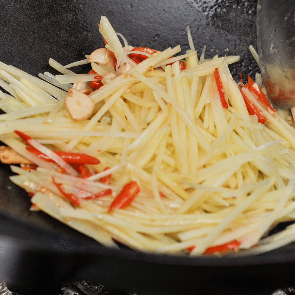 尖椒土豆丝怎么做_尖椒土豆丝的做法_牛妈家的厨房_豆果美食