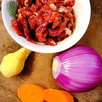 洋葱炒肉的做法图解3