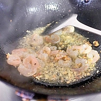 美味又营养的西兰花炒虾仁的做法图解4
