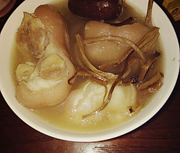 茶树菇猪蹄汤的做法