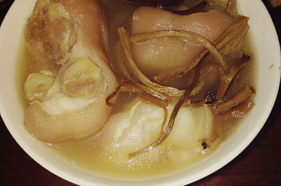 茶树菇猪蹄汤