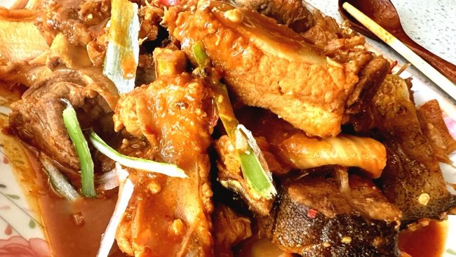 辣白菜炖鳕鱼排骨（简易版）的做法