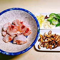 冬菇蒸鸡腿肉的做法图解2