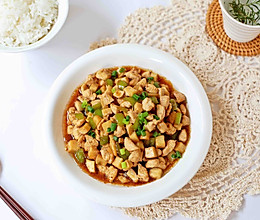 杏鲍菇炒鸡丁的做法