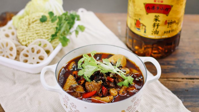 芋儿火锅鸡：味蕾深处的外婆家味道