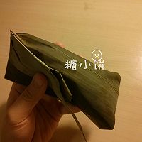 【培根香菇豌豆粽子】龙舟形包法2的做法图解9