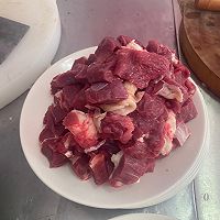 土豆炖牛腩的做法图解1