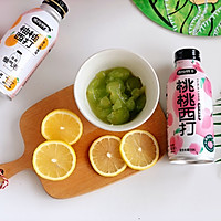 #玩心出道丨夏日DIY玩心潮饮挑战赛#青提蜜桃气泡水的做法图解6