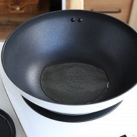 炒黑虎虾三色椒的做法图解5