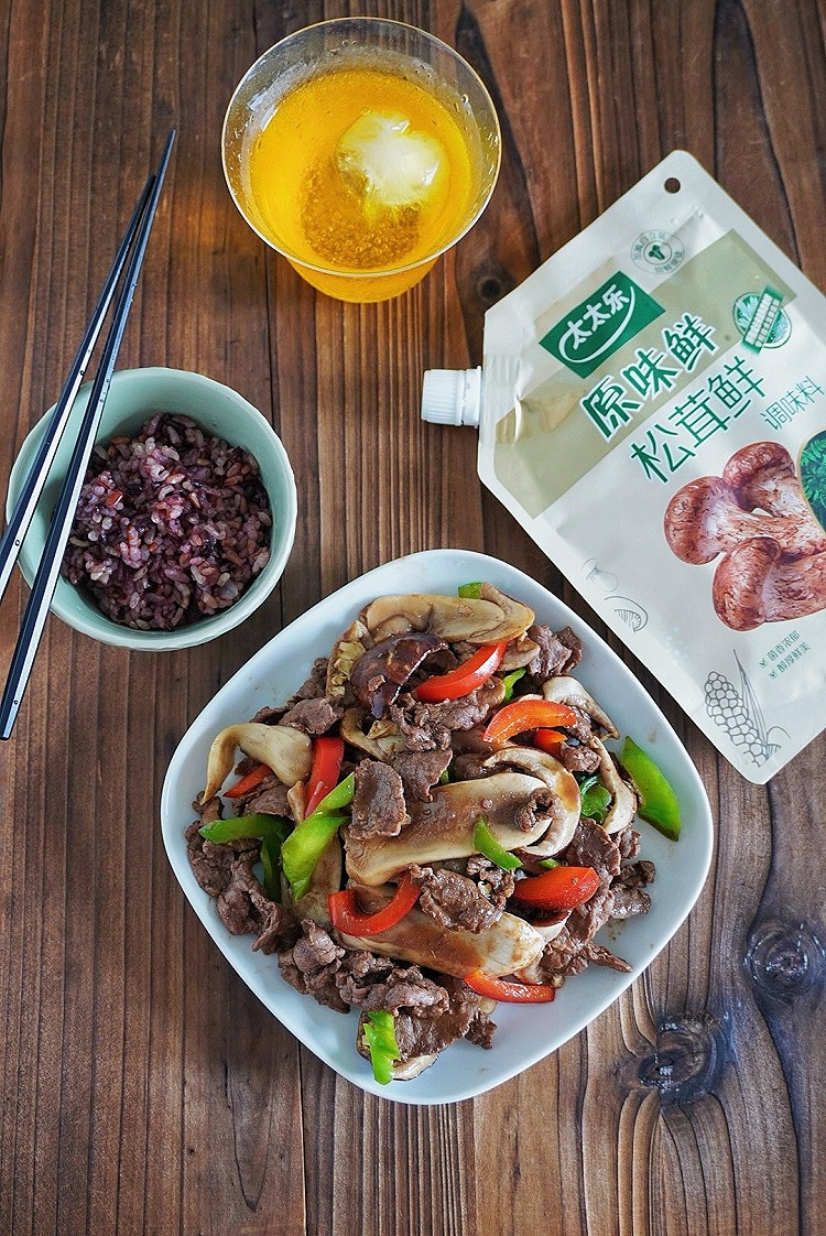 鲜味十足，嫩滑可口的松茸炒牛肉的做法