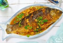 入味不粘锅：红烧鲤鱼的做法