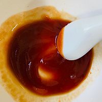 酸甜可口，色泽艳丽的菠萝咕噜肉的做法图解5