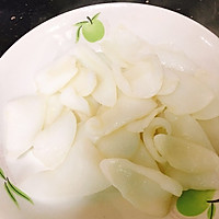 鱿鱼炒青豆瓣的做法图解3