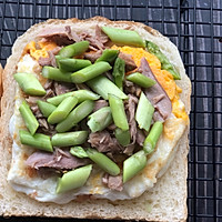 #冰箱剩余食材大改造#芦笋金枪鱼煎蛋三明治的做法图解4