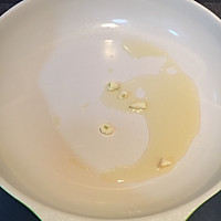 老干妈煸香芹的做法图解1