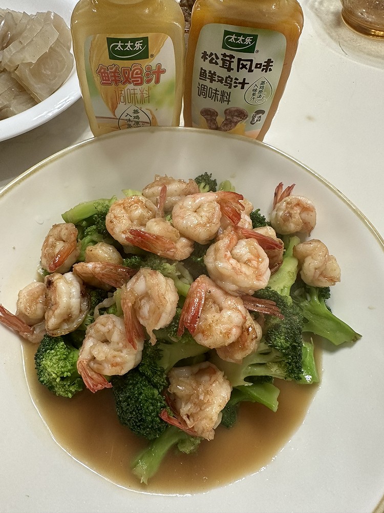 西兰花炒虾仁  给年夜饭来个好吃又营养的一道菜的做法
