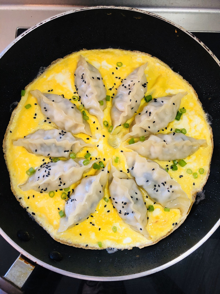煎饺抱蛋的做法