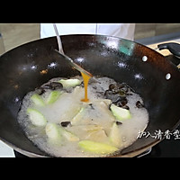 鸡汤云耳浸竹笙的做法图解5