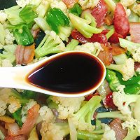 美味的快手家常菜——干锅花菜的做法图解7